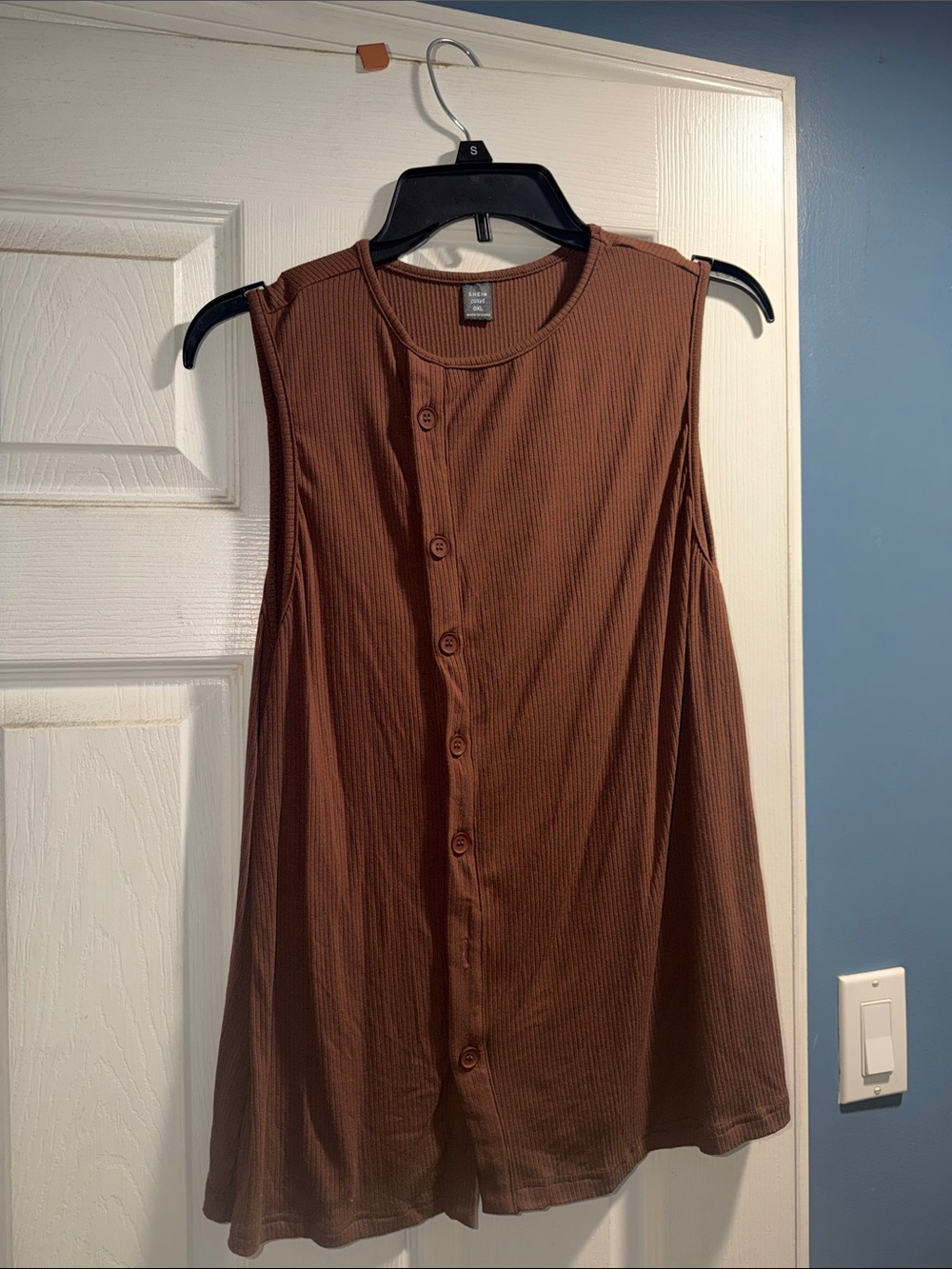 Sleeveless Button-Front Ribbed Tank Top - Brown